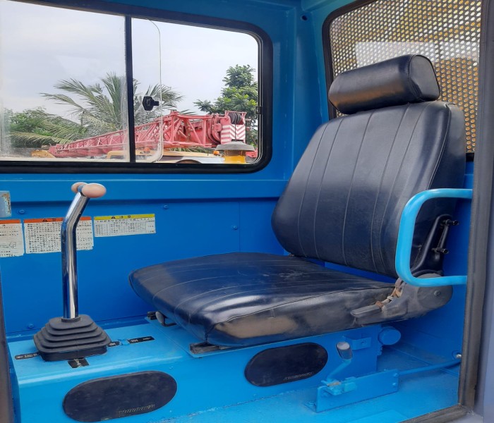 CRAWLER CARRIER MST 1100