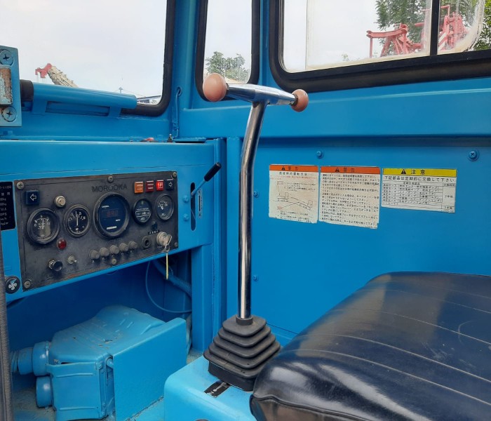 CRAWLER CARRIER MST 1100