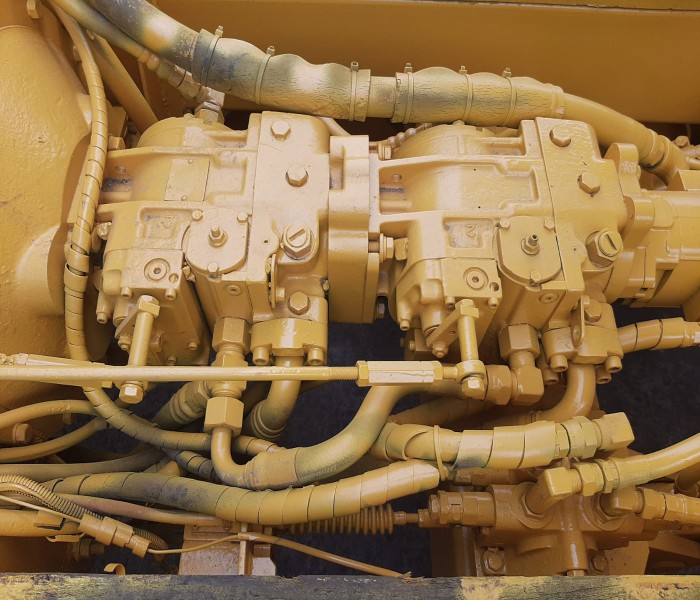 CRAWLER CARRIER MST 1100