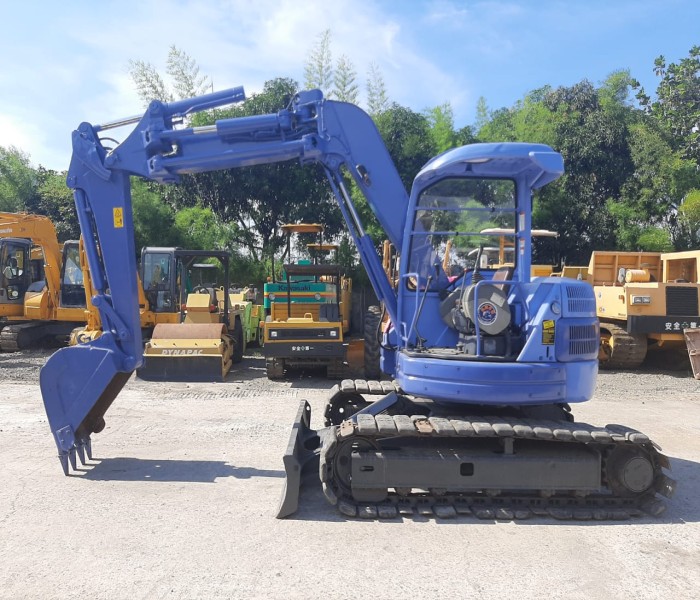 MIDI EXCAVATOR PC 75 UU-3C