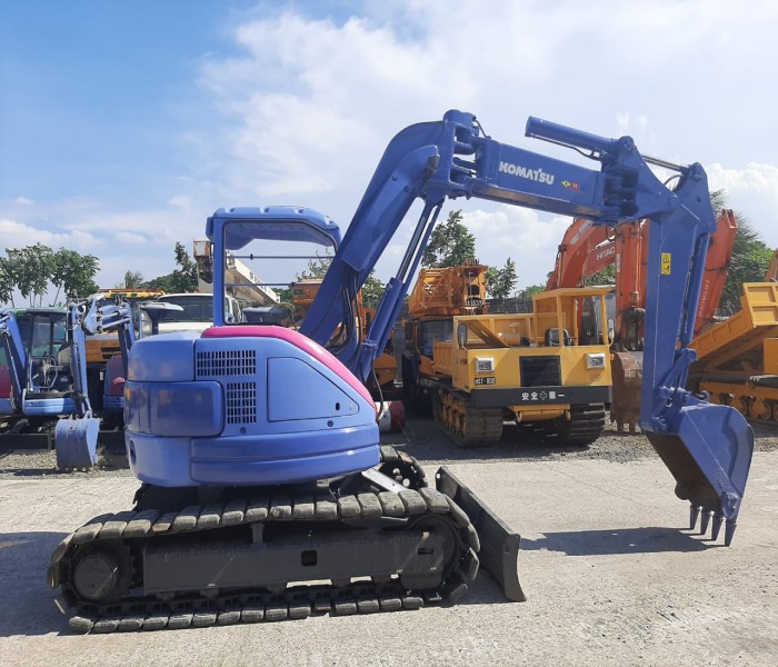 MIDI EXCAVATOR PC 75 UU-3C