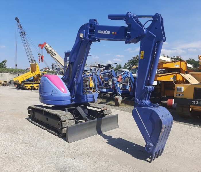 MIDI EXCAVATOR PC 75 UU-3C
