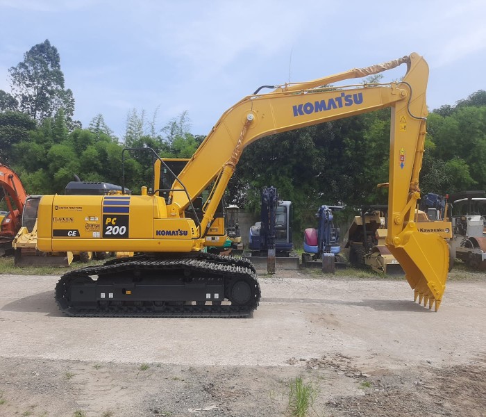 MIDI EXCAVATOR KOMATSU PC 200 -10 M0