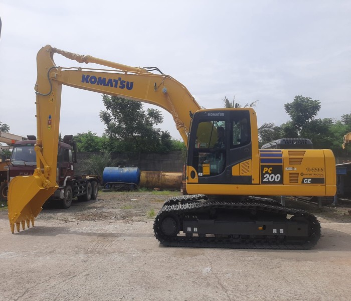 MIDI EXCAVATOR KOMATSU PC 200 -10 M0