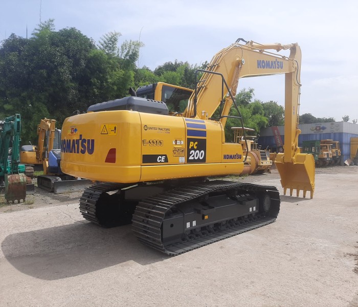 MIDI EXCAVATOR KOMATSU PC 200 -10 M0