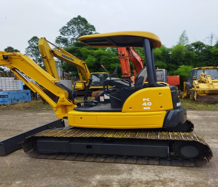 MINI EXCAVATOR KOMATSU PC 40 MR-2